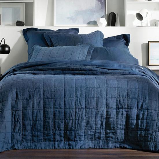 Navy Box Quilted ผ้าคลุมเตียง Stone Washed Quilt Set